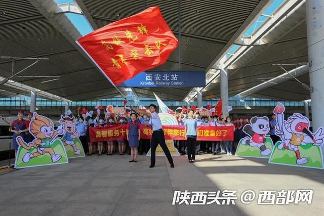 西安客运段乘务员“十四运”新制服换装上线第yi天「西安休闲衬衫定制价格多少西安休闲衬衫定制价钱多少」  第4张