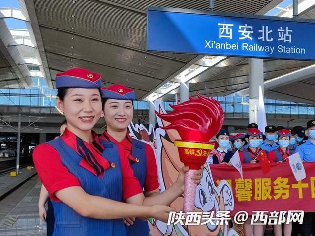 西安客运段乘务员“十四运”新制服换装上线第yi天「西安休闲衬衫定制价格多少西安休闲衬衫定制价钱多少」  第3张