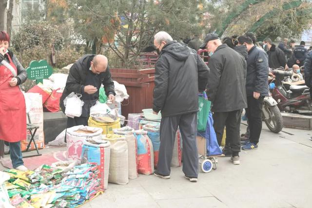 西安哪里有卖中老年女士服装的西安休闲服饰市场在哪里「急急急，请问西安哪里有卖中老年女士服装的？」  第44张