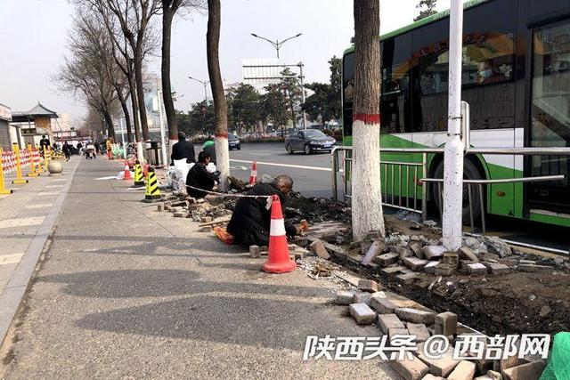 陕西最大的汽车装饰品在西安那里？「西安街头不少公交站牌换新了！」  第3张