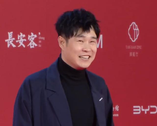 西安休闲女装加盟店有哪些新年第一天就有点驼背，张丹峰洪欣现身「《勇敢的翅膀》主持人朱迅、袁姗姗、张丹峰、张丹峰、许魏洲」  第31张