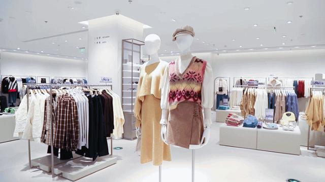 西安探店|ur，时尚的表达方式「西安休闲服饰市场报价多少2、西安休闲服饰市场报价」  第11张