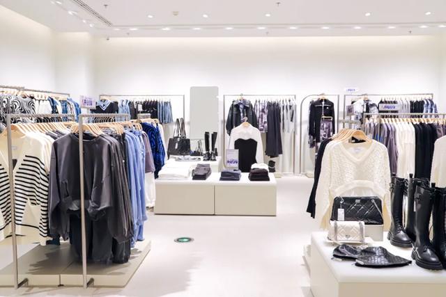 西安探店|ur，时尚的表达方式「西安休闲服饰市场报价多少2、西安休闲服饰市场报价」  第12张