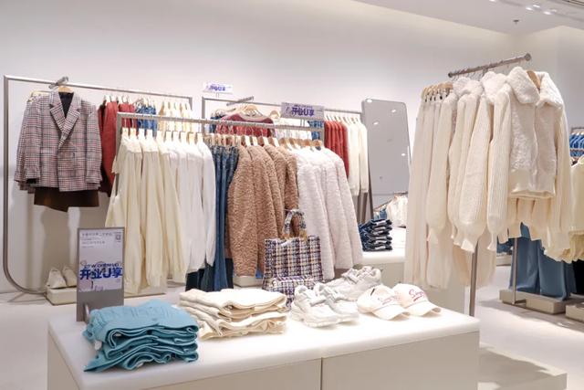西安探店|ur，时尚的表达方式「西安休闲服饰市场报价多少2、西安休闲服饰市场报价」  第15张