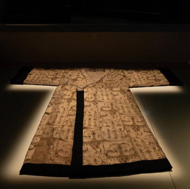成都博物馆｜丝路服饰文化特展「云想衣裳——丝绸之路服饰文化特展在成都博物馆开展」  第2张