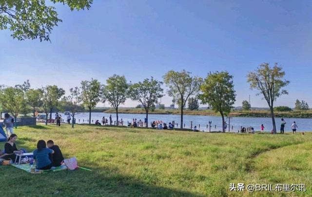西安最美最长的免费生态湿地公园在这里，绿化率90%以上，各种鸟类都有「西安十大室内游乐场，周末散心游玩遛娃好地方」  第4张