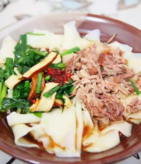 西安八大怪家巷，一碗麻辣粉，一碗熏肉大饼「西安休闲小巷，一碗麻辣粉，」  第4张