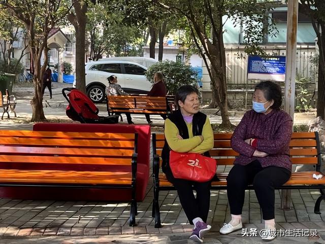 西安休闲座椅报价西安休闲座椅报价小区安装休闲座椅务实求效解民忧「小区安装休闲座椅务实求效解民忧」  第1张