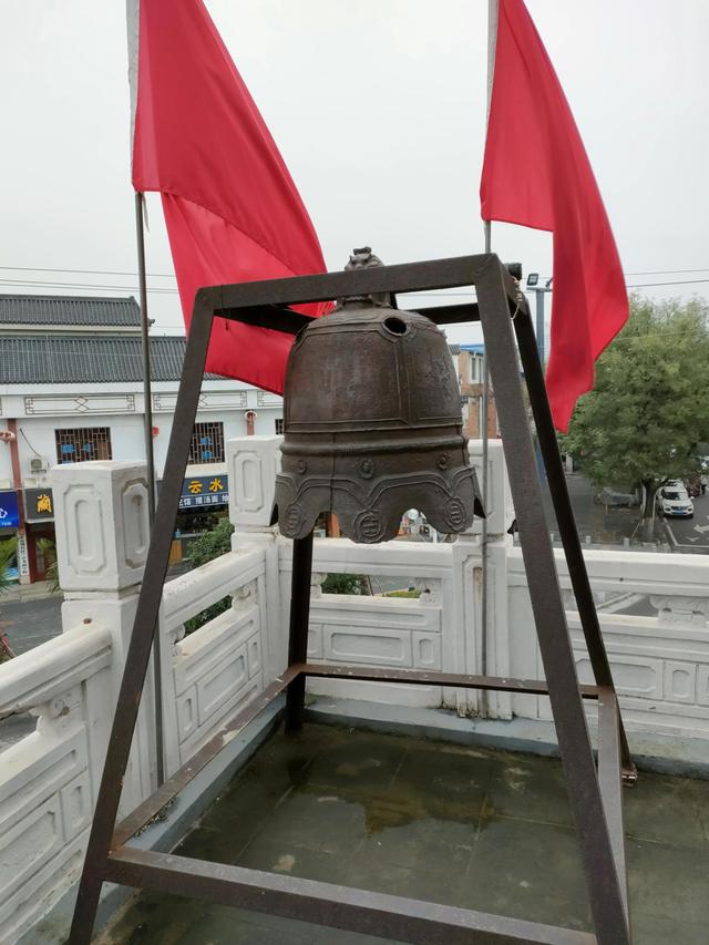 西安钟楼附近休闲娱乐「西安钟楼有什么好玩的地方」  第6张