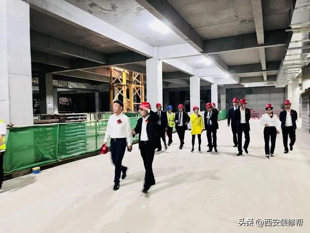 西安休闲整体家居2022年9月30日上雁塔购物广场地下车库项目封顶「大明宫实业集团董事长席有良先生出席大明宫雁塔购物广场地下车库喜封金顶」  第11张