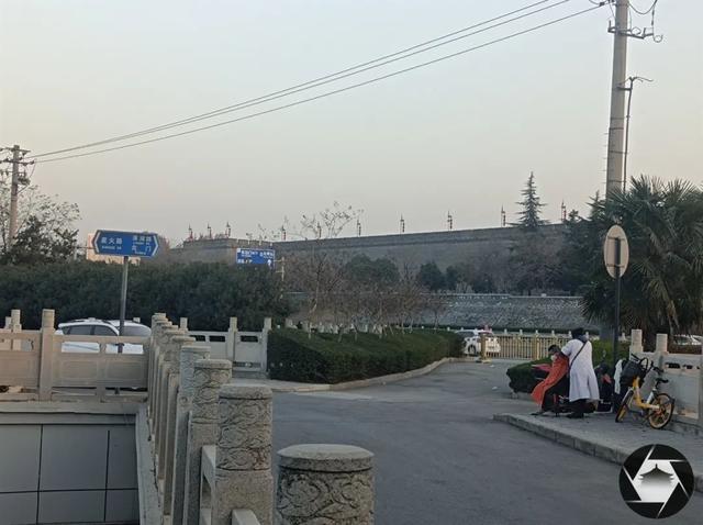 西安露天理发师的心声「西安休闲西安露天理发摊的生意和tian气关系密切」  第1张
