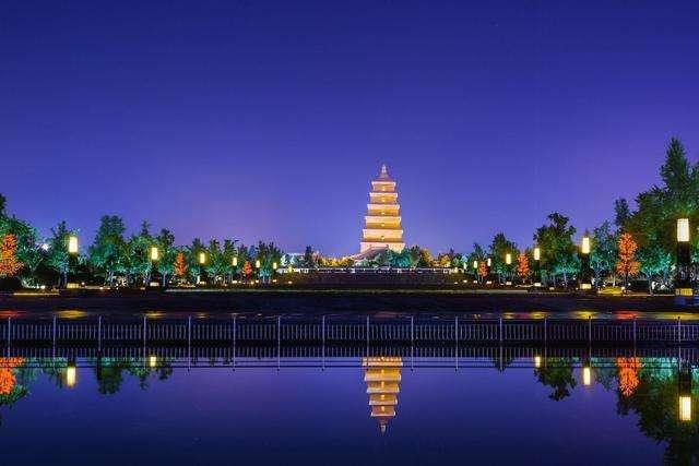 西安旅游攻略：西安大雁塔的由来「西安大雁塔唐僧在西安的那个楼叫什么，大雁塔到底叫什么」  第5张