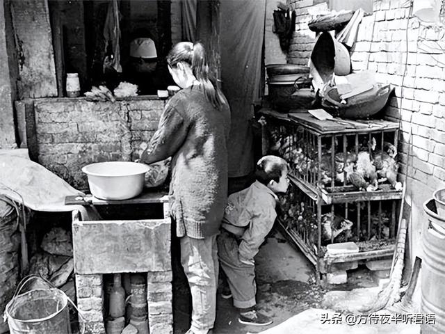 西安老照片，你能认出几个？「西安火车站旁边的什么名字」  第158张