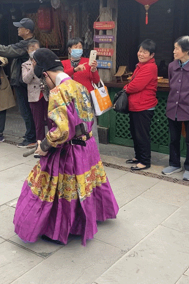 被吹到唐朝的网红风绊了个踉跄?快去西安仿古街区 第21张