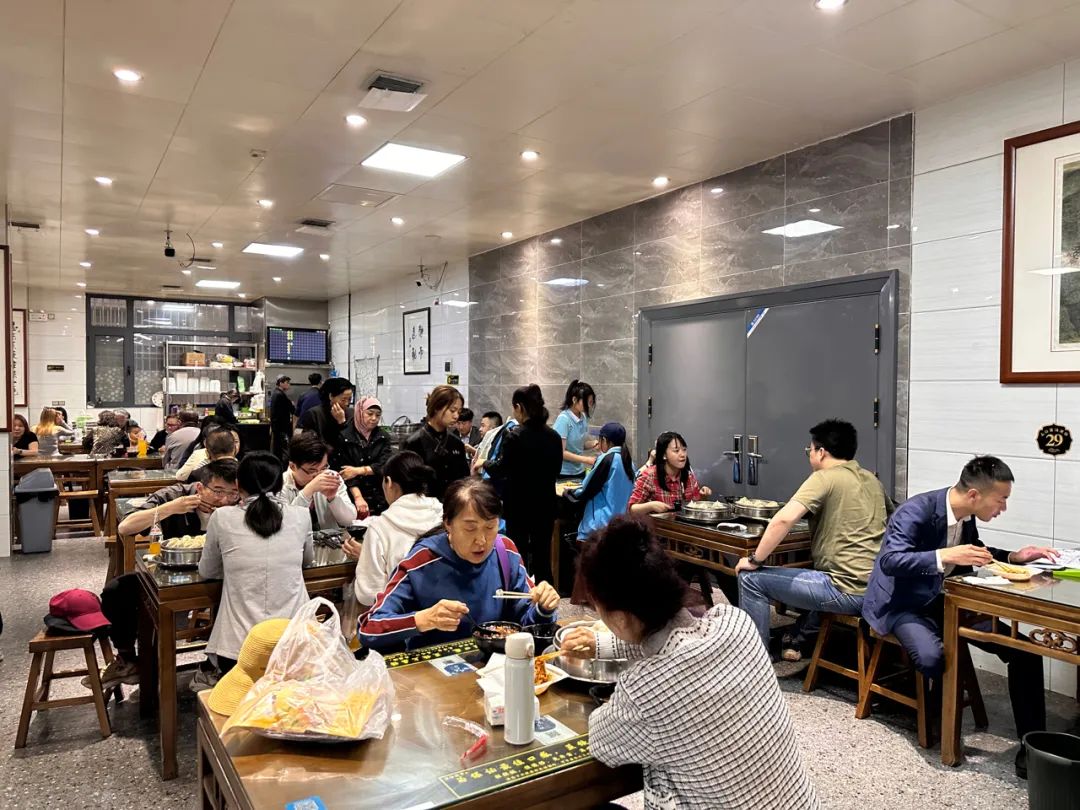 两代人传承只为做好一笼蒸饺，你不知道的老街小店 -第10张图片