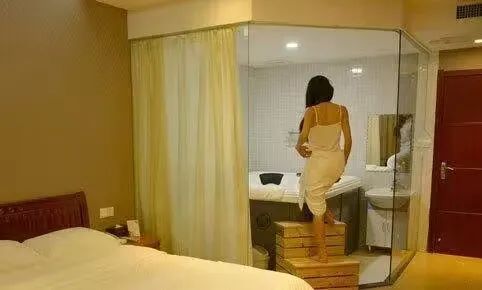 13岁男孩洗浴中心被提供“特殊服务”：性无知害了谁？“她脱衣服，我没忍住！”-第1张图片