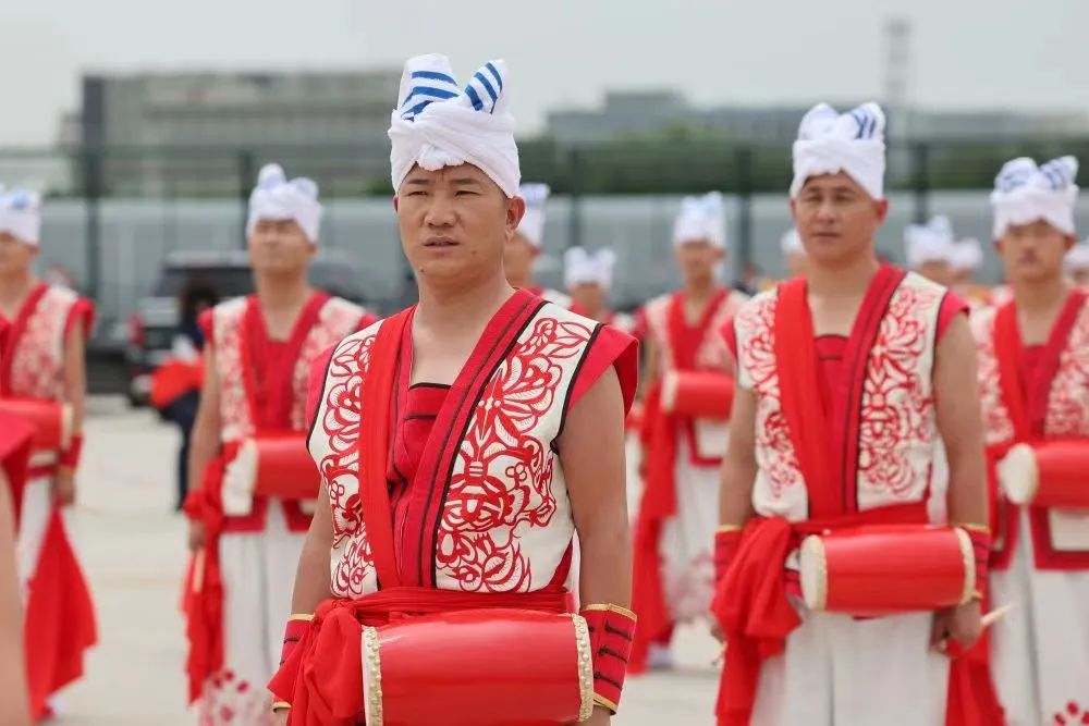 腰鼓秧歌热情相迎!中亚五国元首今起将陆续抵达西安 第1张