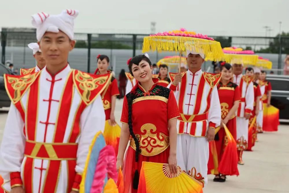 腰鼓秧歌热情相迎!中亚五国元首今起将陆续抵达西安 第2张