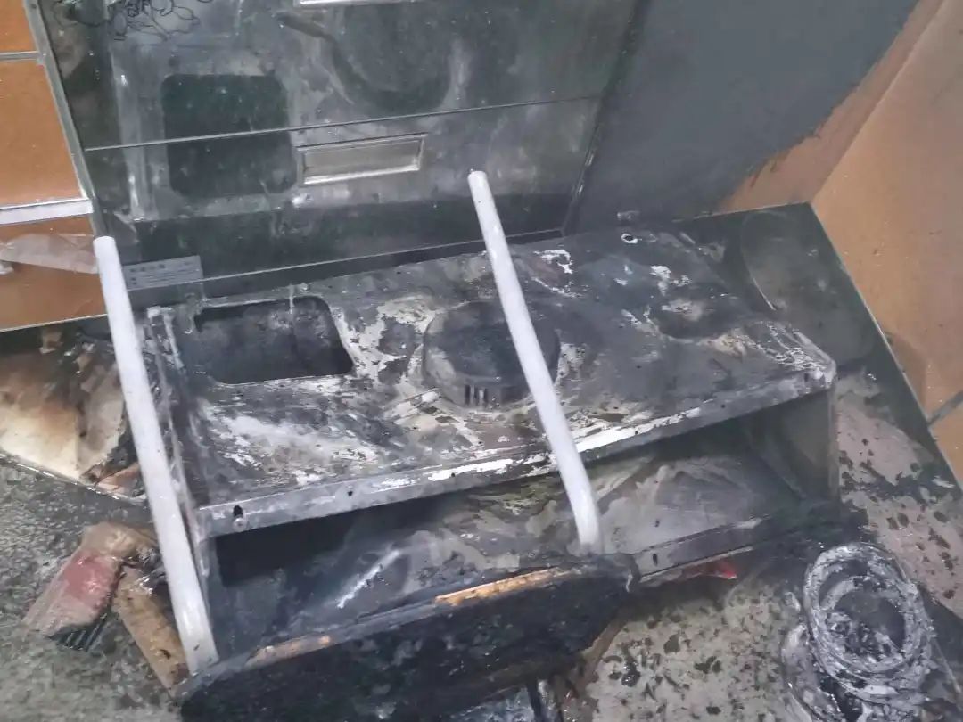 乡党们，家里这个角落得留意！西安女娃一个操作差点烧了家！-第3张图片