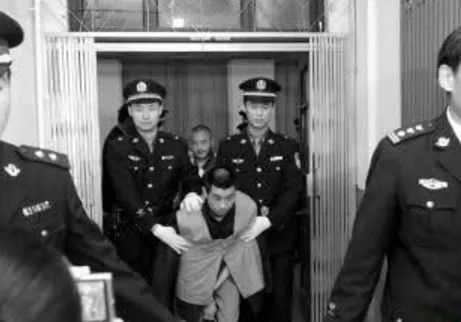 变态残杀9女子,肢解尸体剥皮做马甲!93年西安人皮杀手案——国案纪实 第1张