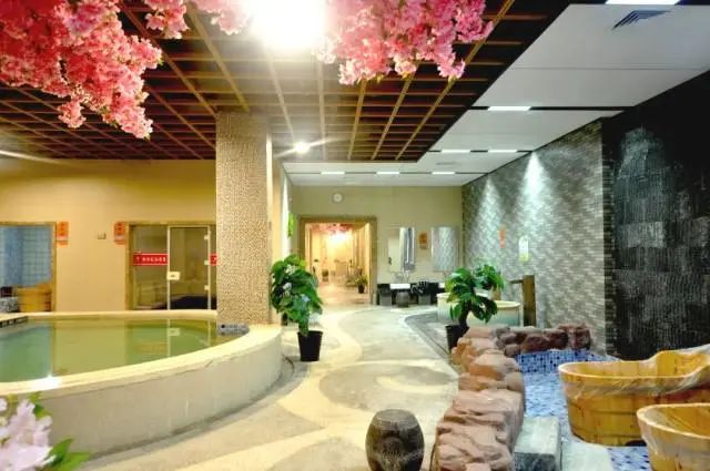 环境满分,体验满分!¥35抢价值58元「善水汇汗蒸休闲馆」单人浴资门票!含桑拿洗浴 汤泉 儿童戏水池等! 第10张