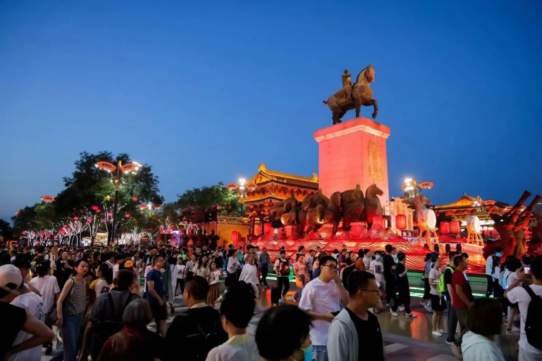 大唐不夜城持续释放夜游经济潜能!烟火升腾 第3张