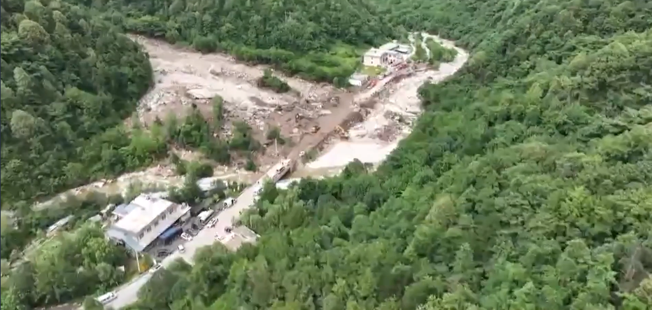 2人死亡、16人失联!西安秦岭突发山洪泥石流,道路塌方桥梁冲毁 第1张