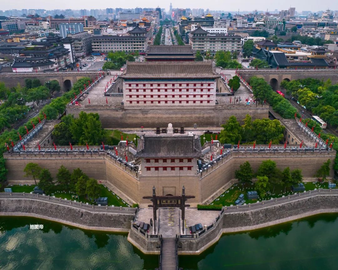 看地图一目了然！唐朝长安一定比现在西安古城大吗？-第2张图片
