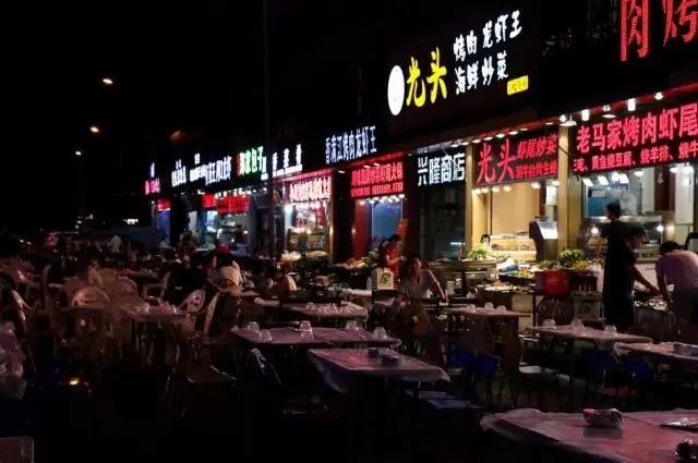 “烟火气”叠加“新动力” 东新街夜经济劲头十足——流光溢彩夜新城 第4张