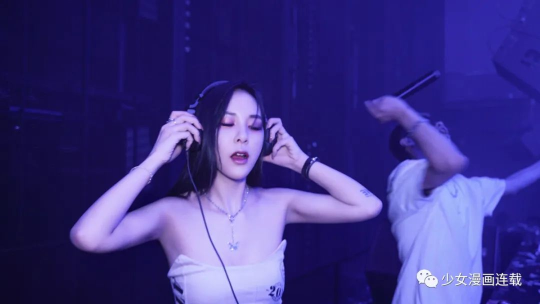揭示夜店小姐生活!窥视西安夜店生活:风暴酒吧被扫后,流出八张现场照片 第3张
