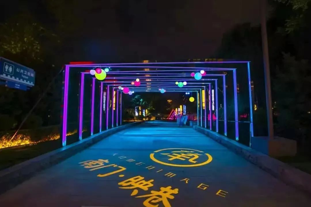 西安酒宇宙中心?竟然是南门? 第7张