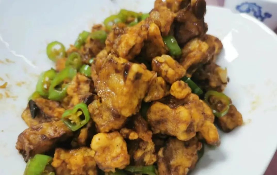 藏着西安的清幽与烟火!小巷子的小庙、酒吧、泡馍店、黄酒馆 第8张