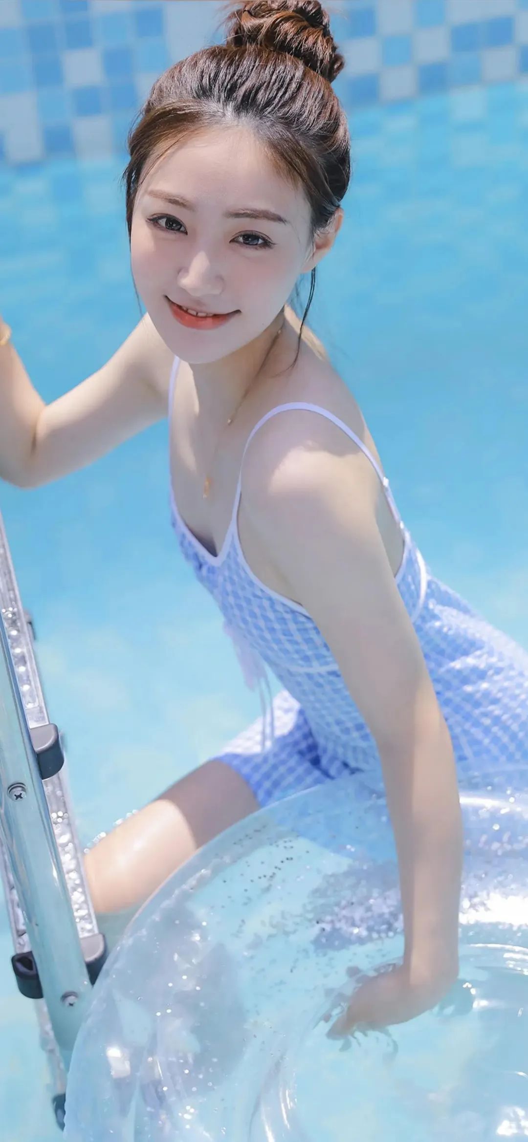 浴池写真！网红AI蓝衣少女，分享美图-第1张图片