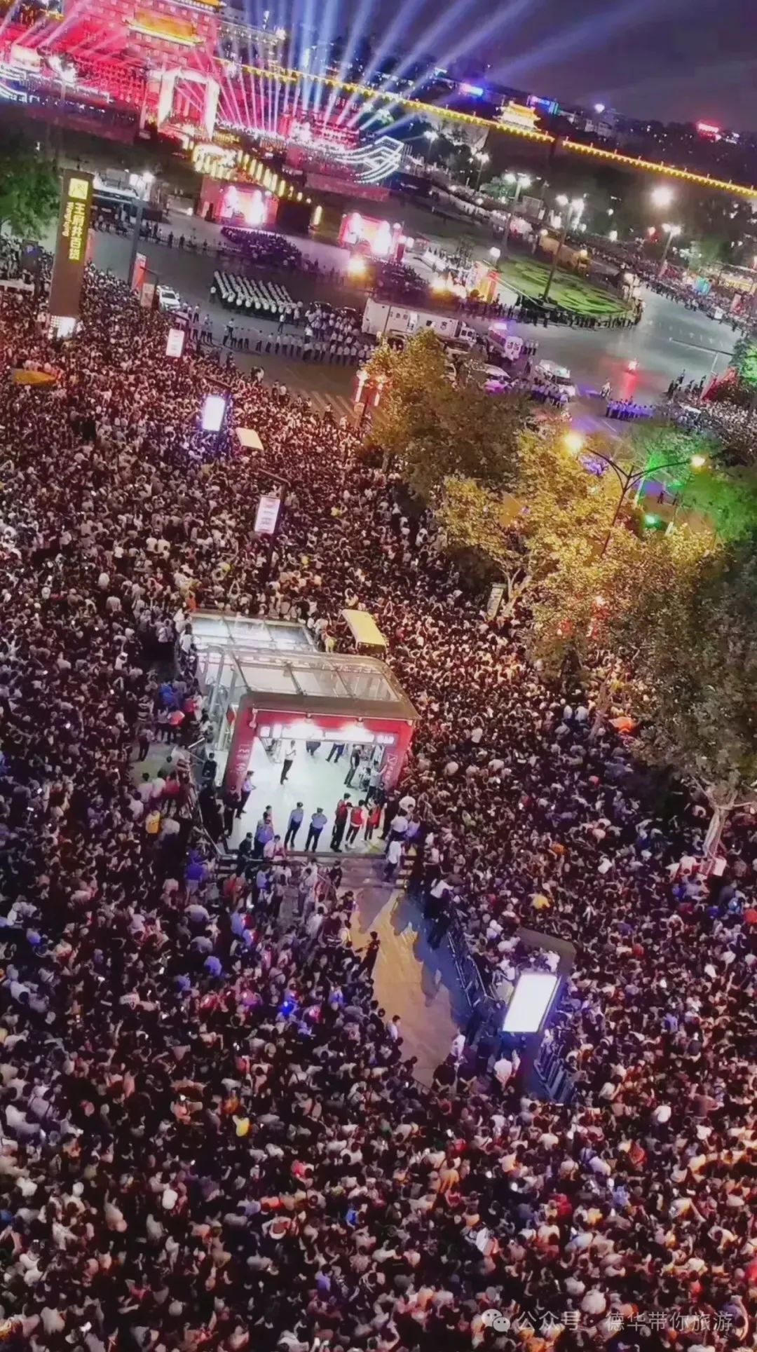 严重怀疑全国有一半人都跑这里了！人山人海！西安大唐不夜城夜晚娱乐-第1张图片