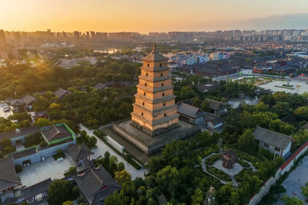 西安夜晚娱乐！真的不想来西安吗？看看西安繁华的风景！-第11张图片