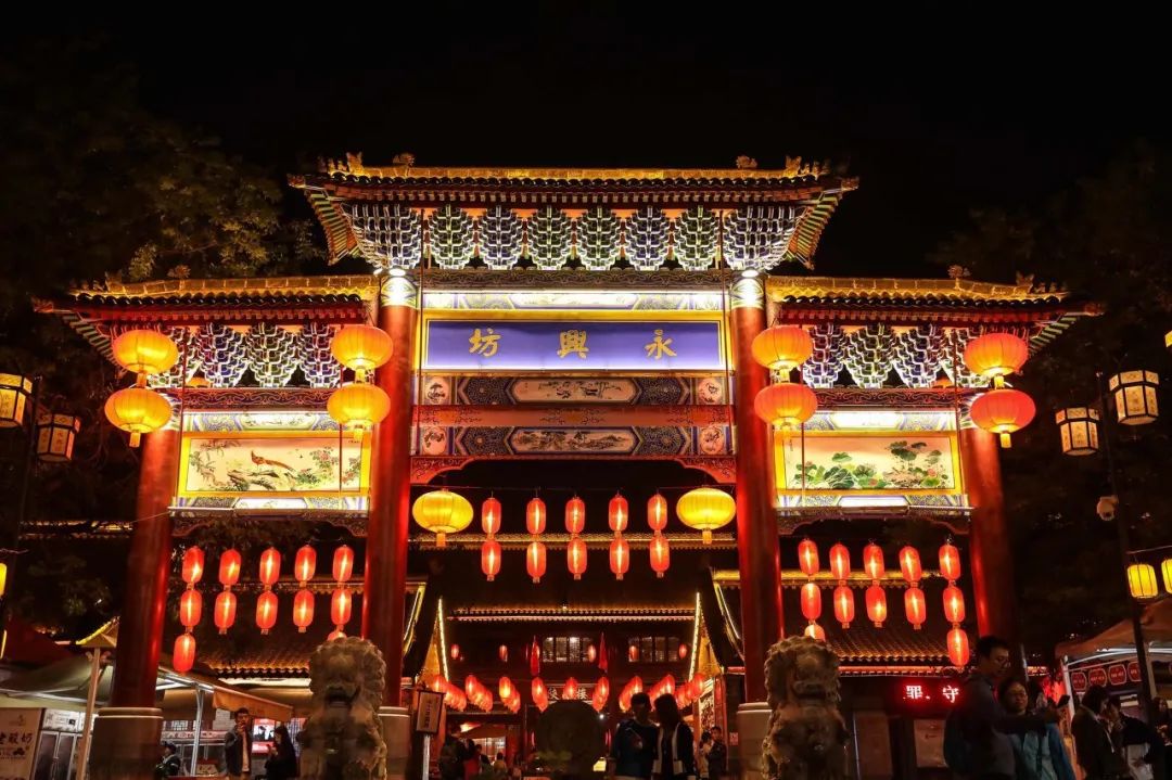 西安夜晚娱乐！真的不想来西安吗？看看西安繁华的风景！-第13张图片