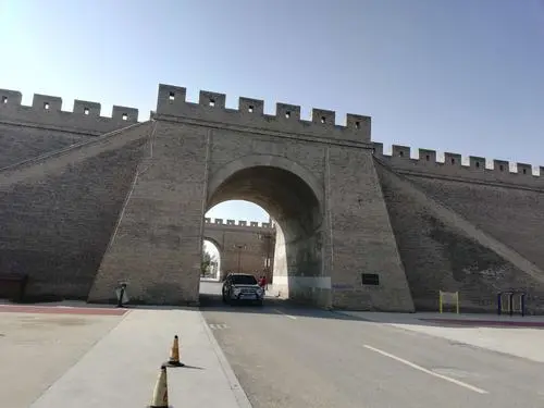 西安旅游你不可错过的风景:“西安城墙:历史沿革与文化底蕴探索”
