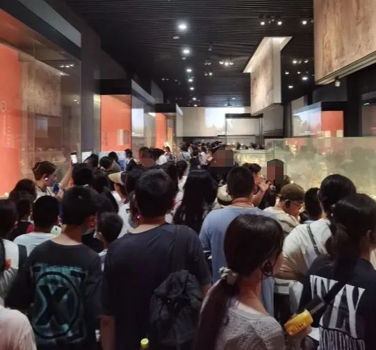 人真的太多了!请欣赏!来西安旅游哪里人最多呢? 第2张