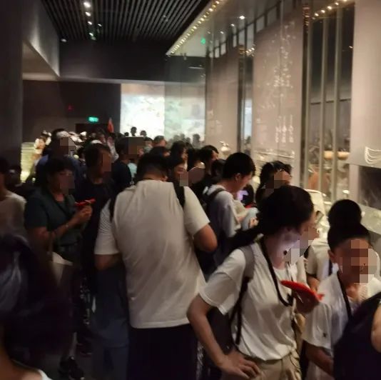 人真的太多了!请欣赏!来西安旅游哪里人最多呢? 第3张