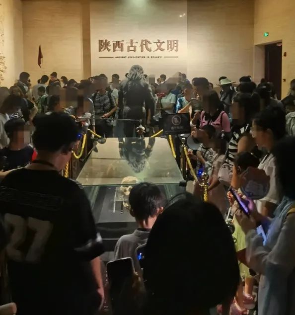 人真的太多了!请欣赏!来西安旅游哪里人最多呢? 第1张