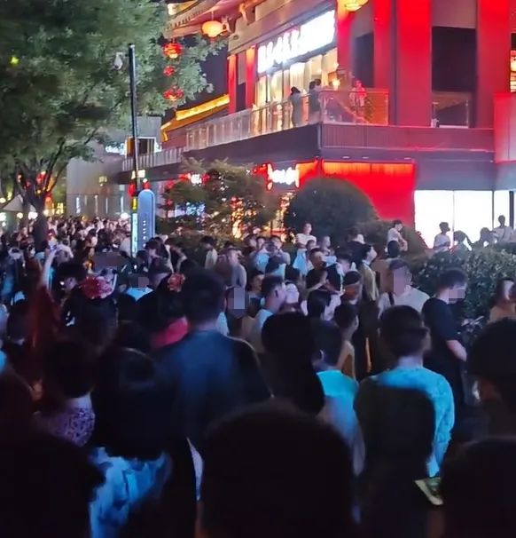 人真的太多了!请欣赏!来西安旅游哪里人最多呢? 第4张