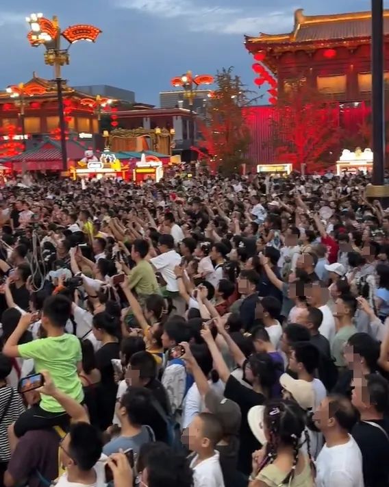 人真的太多了!请欣赏!来西安旅游哪里人最多呢? 第6张