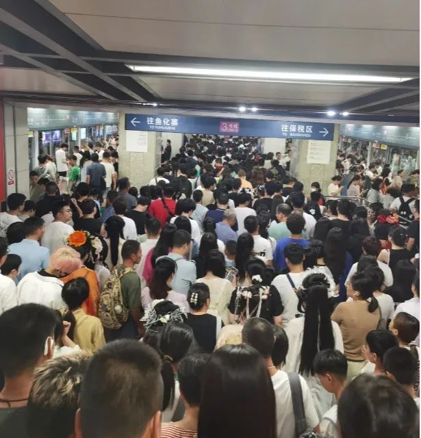 人真的太多了!请欣赏!来西安旅游哪里人最多呢? 第15张