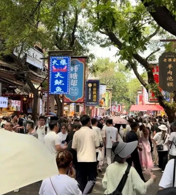 人真的太多了!请欣赏!来西安旅游哪里人最多呢? 第19张