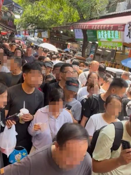 人真的太多了!请欣赏!来西安旅游哪里人最多呢? 第18张