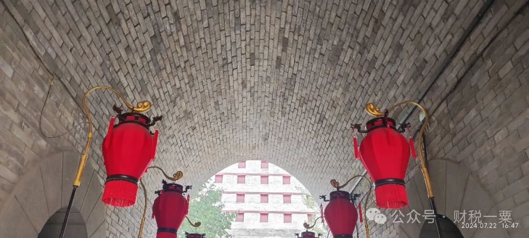 西安城墙上，看落日、吹晚风，穿越时空——西安旅游攻略分享-第2张图片