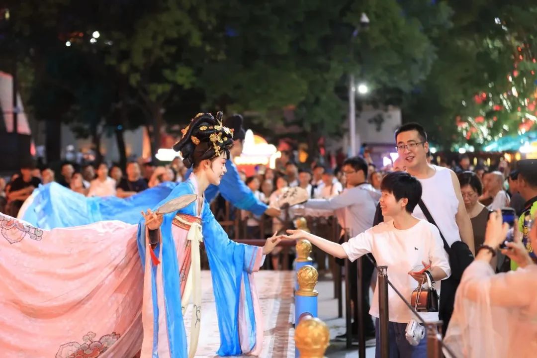越夜越美丽！这就是西安的夜晚~-第3张图片