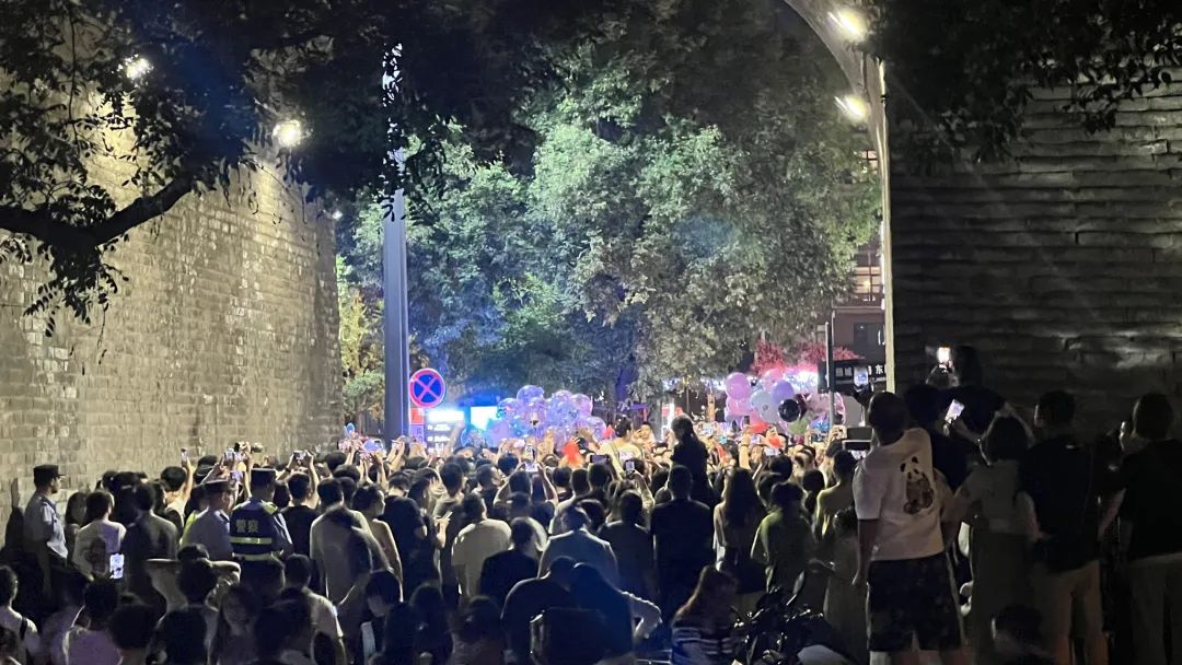 中秋节前的永宁门之夜成了民间音乐广场？西安中秋旅游分享-第14张图片