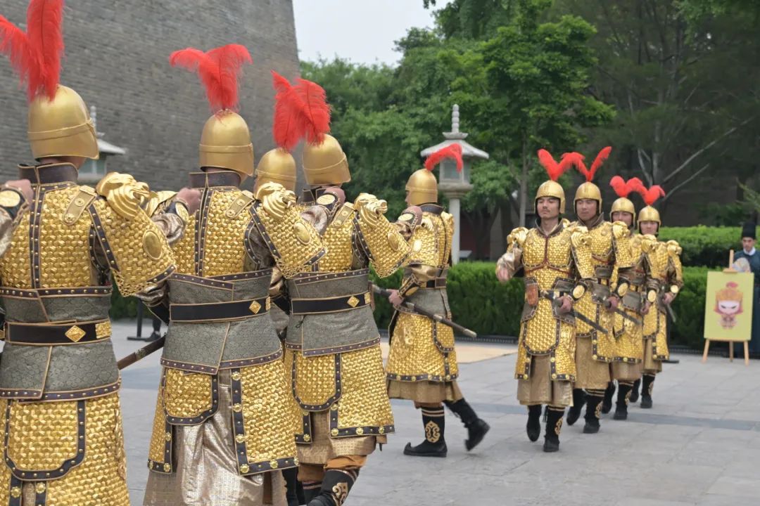 西安旅游:西安城墙国庆氛围别样浓!遍地“中国红” ! 第8张