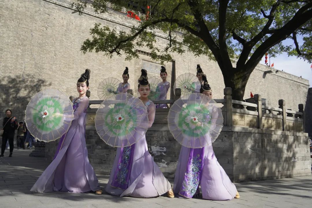 西安旅游:西安城墙国庆氛围别样浓!遍地“中国红” ! 第10张